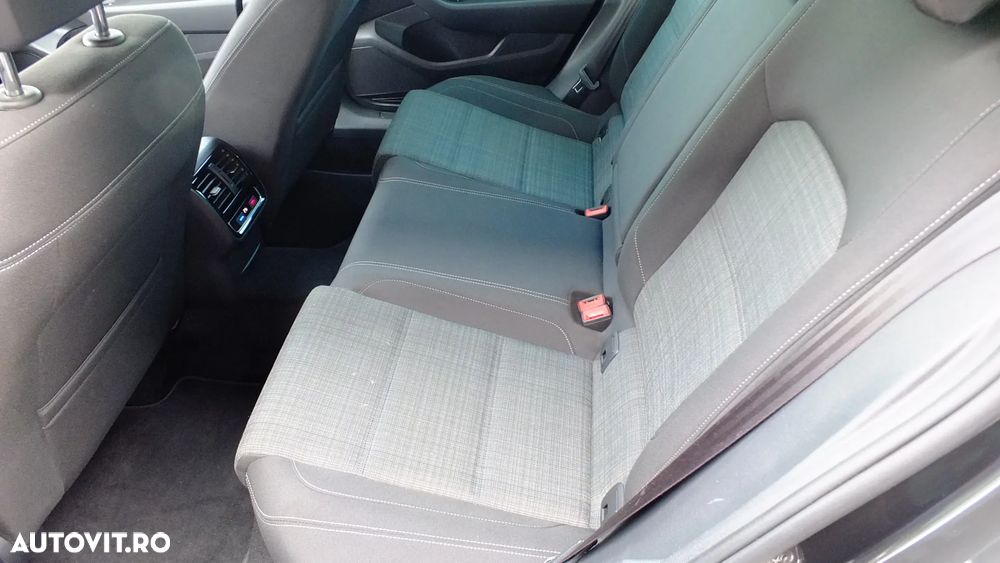 Volkswagen Passat Variant 2.0 TDI SCR DSG BlueMotion Comfortline - 23