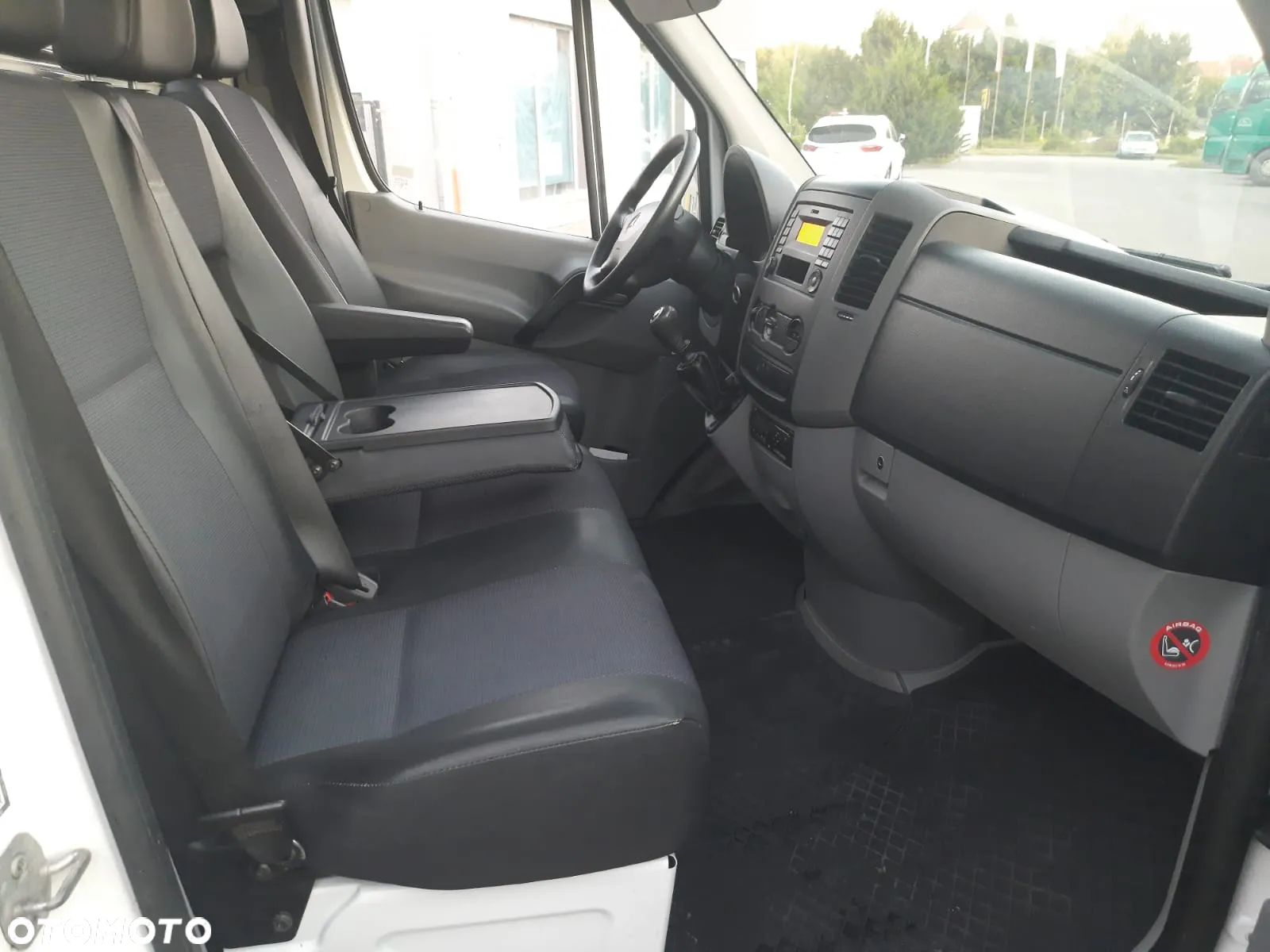 Mercedes-Benz Sprinter - 11