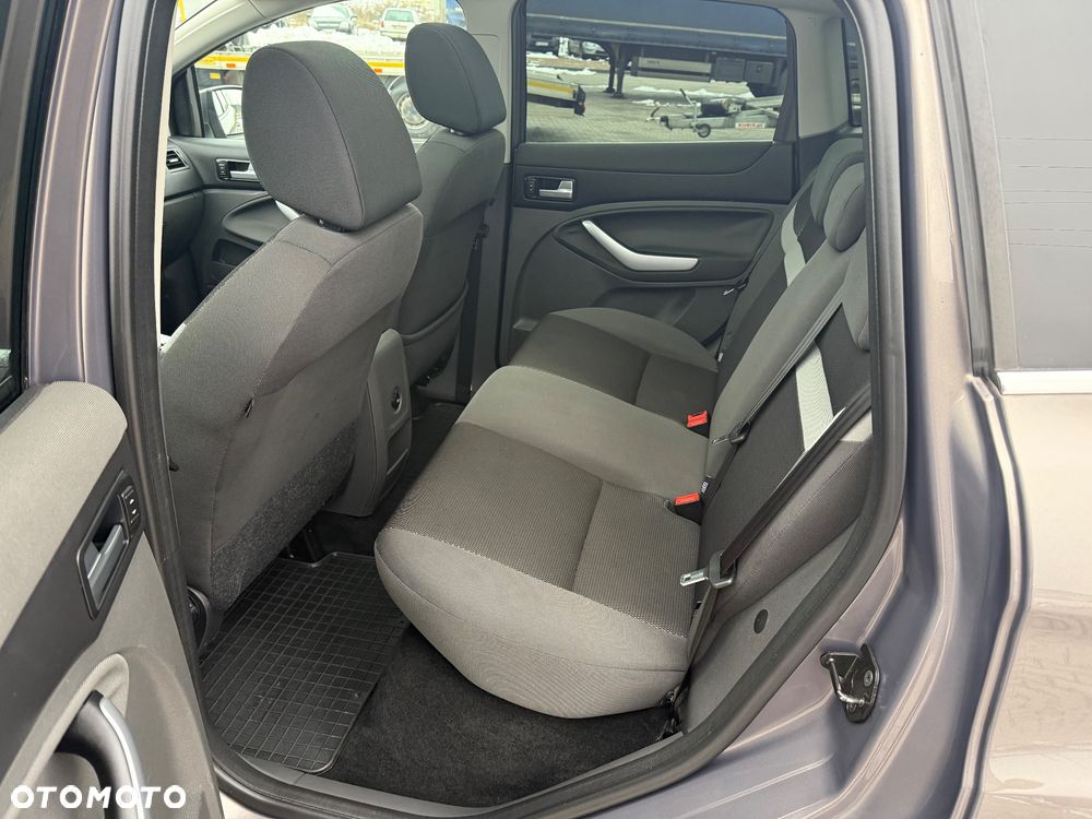 Ford Kuga 2.0 TDCi 2x4 Titanium - 15