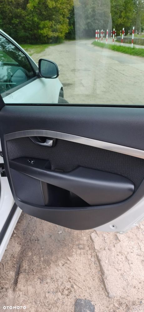Volvo V70 2.5T Momentum - 14