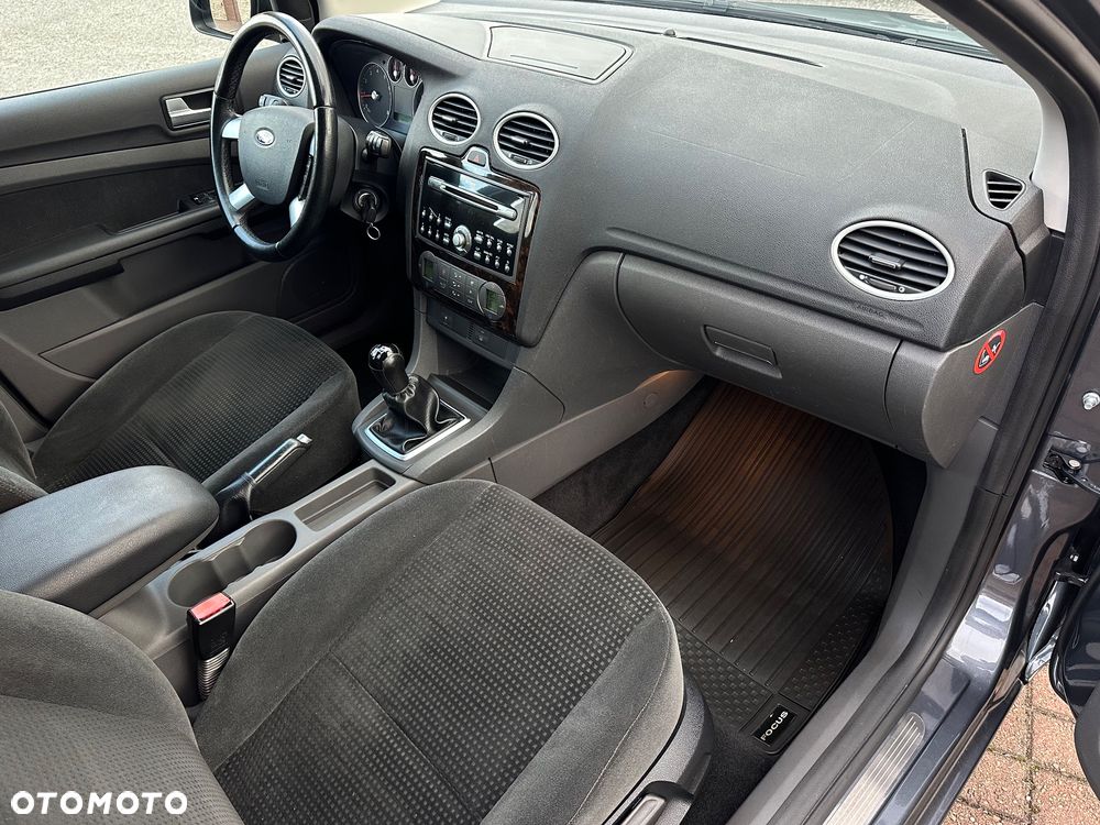 Ford Focus 1.6 Ghia - 15