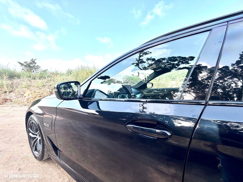 BMW 530 e Pack Desportivo M - 4
