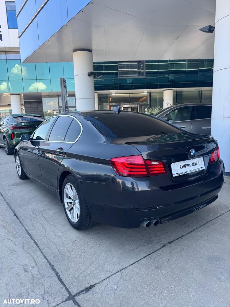 BMW Seria 5 518d Aut. Luxury Line - 2