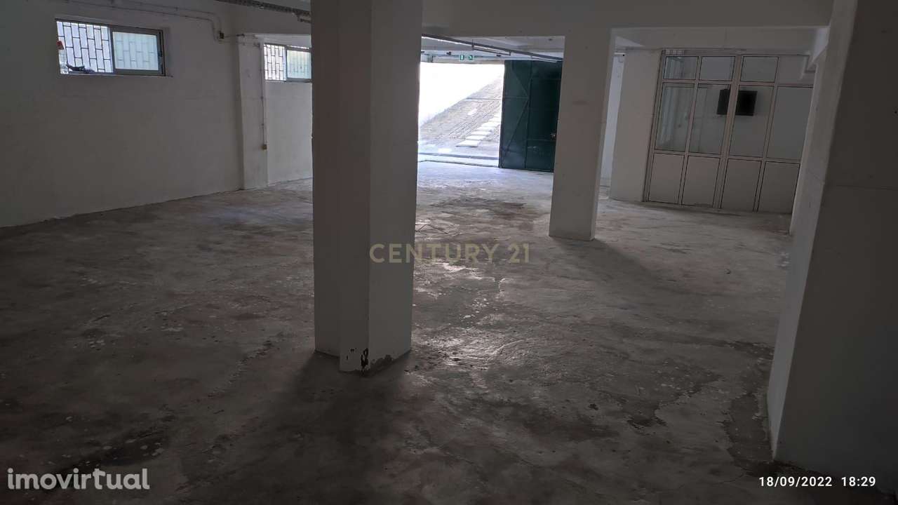 Vende-se Armazém / Garagem no Seixal - Grande imagem: 4/14