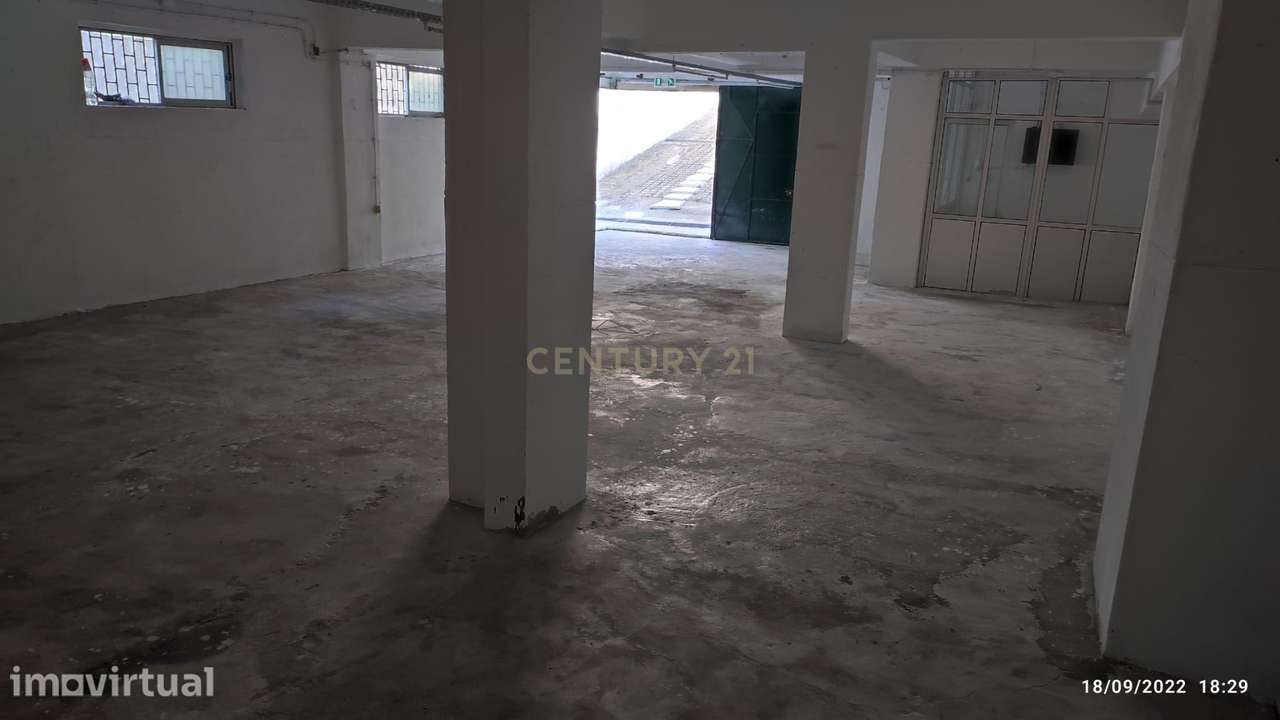 Vende-se Armazém / Garagem no Seixal - Grande imagem: 4/14