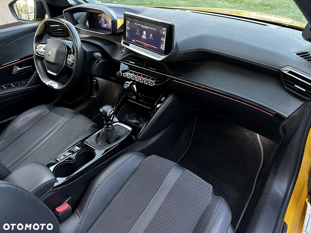 Peugeot 208 PureTech 100 GT - 34
