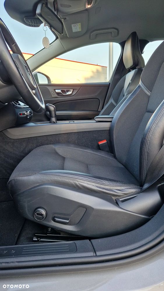 Volvo V60 D3 Momentum Pro - 8