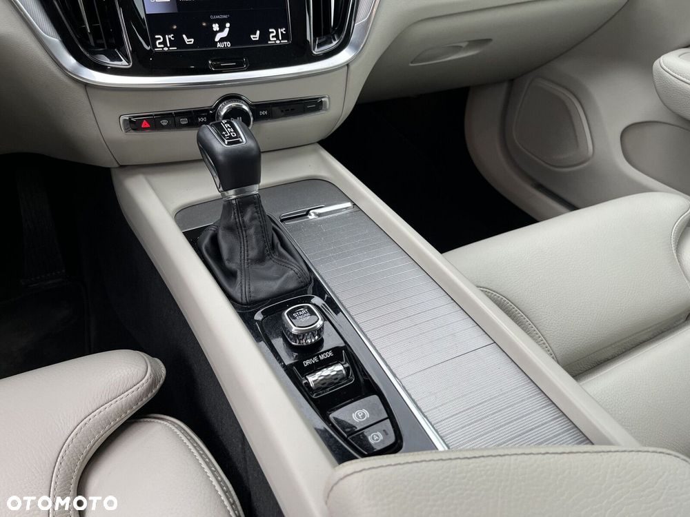 Volvo V60 D4 SCR AWD - 26