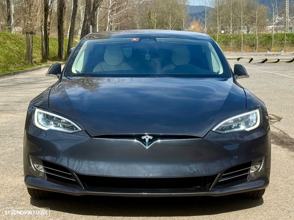 Tesla Model S - 3