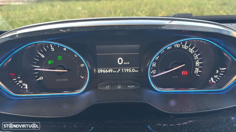 Peugeot 2008 1.2 PureTech Allure - 7
