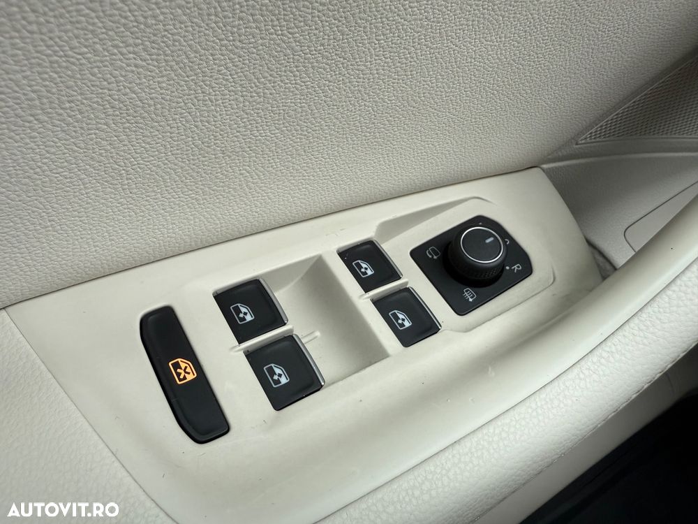 Volkswagen Passat 2.0 TDI DSG Highline - 36