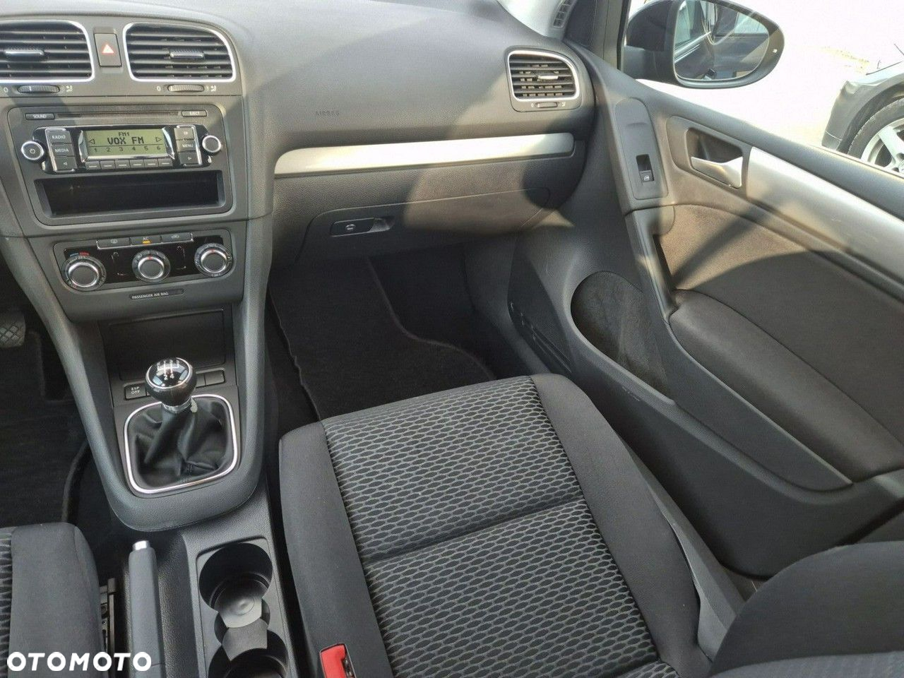 Volkswagen Golf - 25