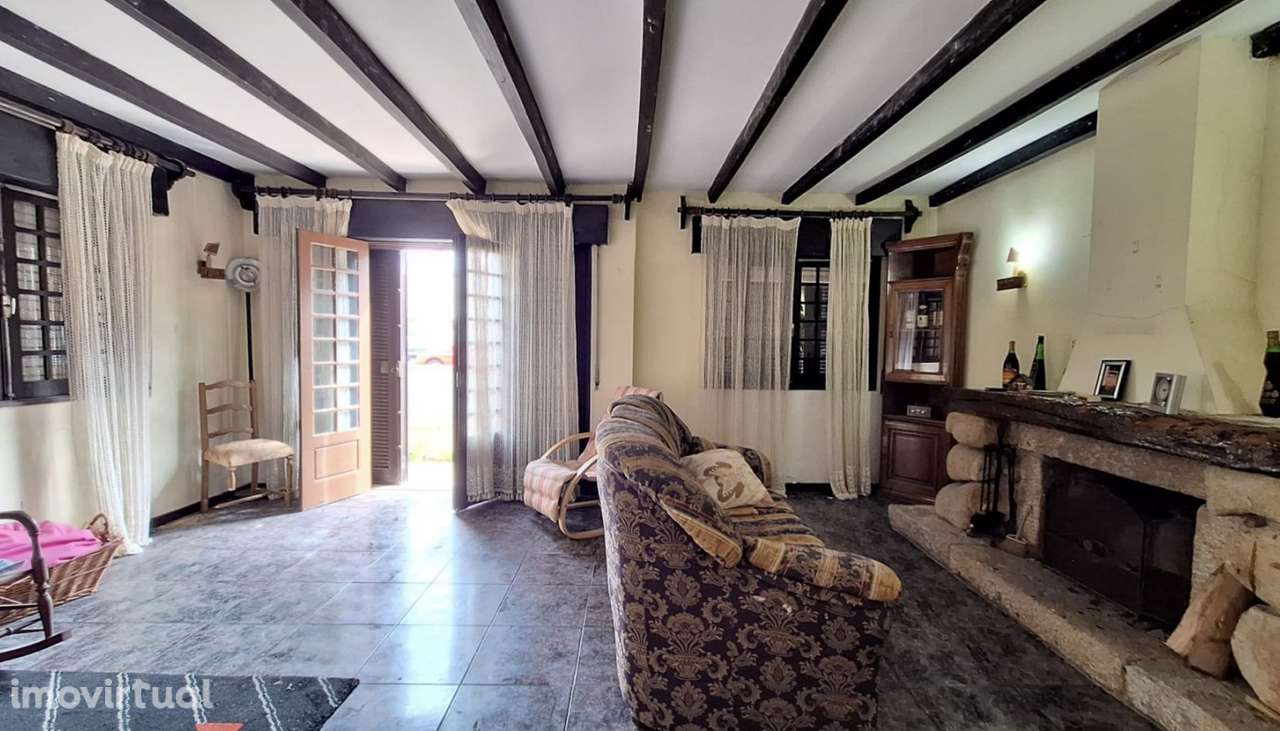 Venda de Moradia V4 geminada próxima da praia, nas Caxinas, Vila do C - Grande imagem: 5/17