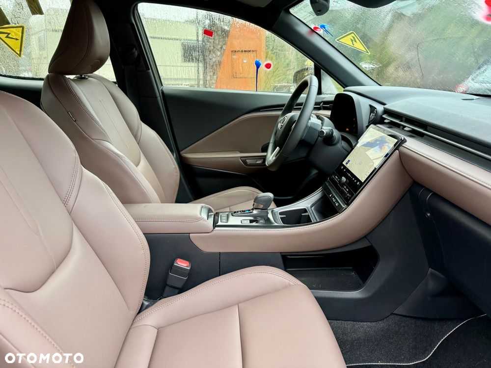 Lexus LBX FWD Emotion - 30