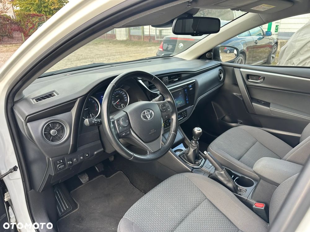 Toyota Corolla - 12