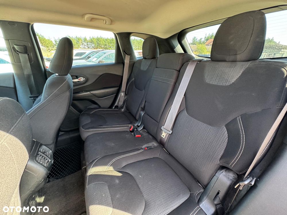Jeep Cherokee - 21