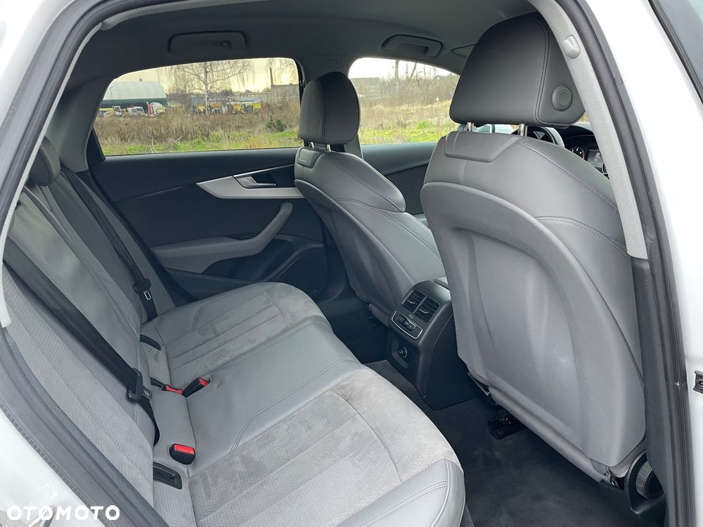 Audi A4 Limousine 35 TFSI S tronic S line - 4