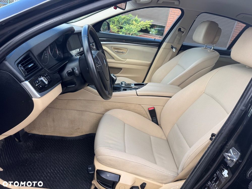 BMW Seria 5 520d - 32