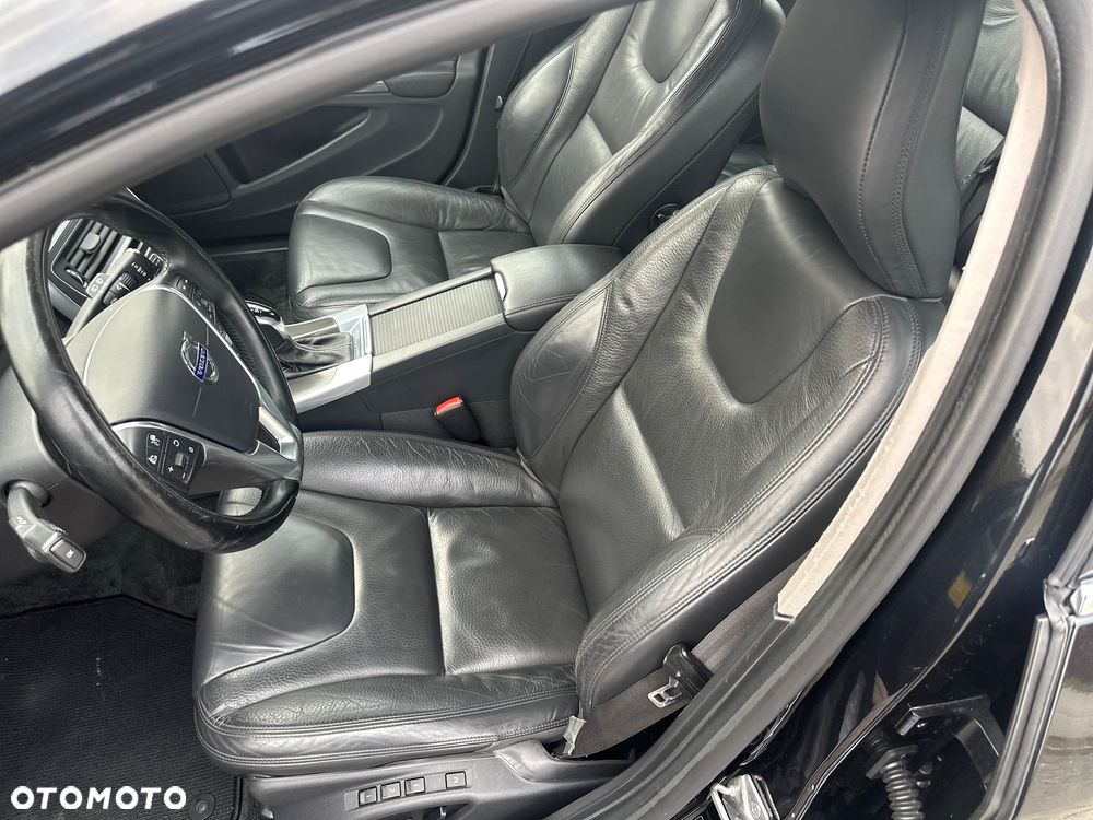 Volvo V60 D6 AWD Plug-in Hybrid Summum - 6