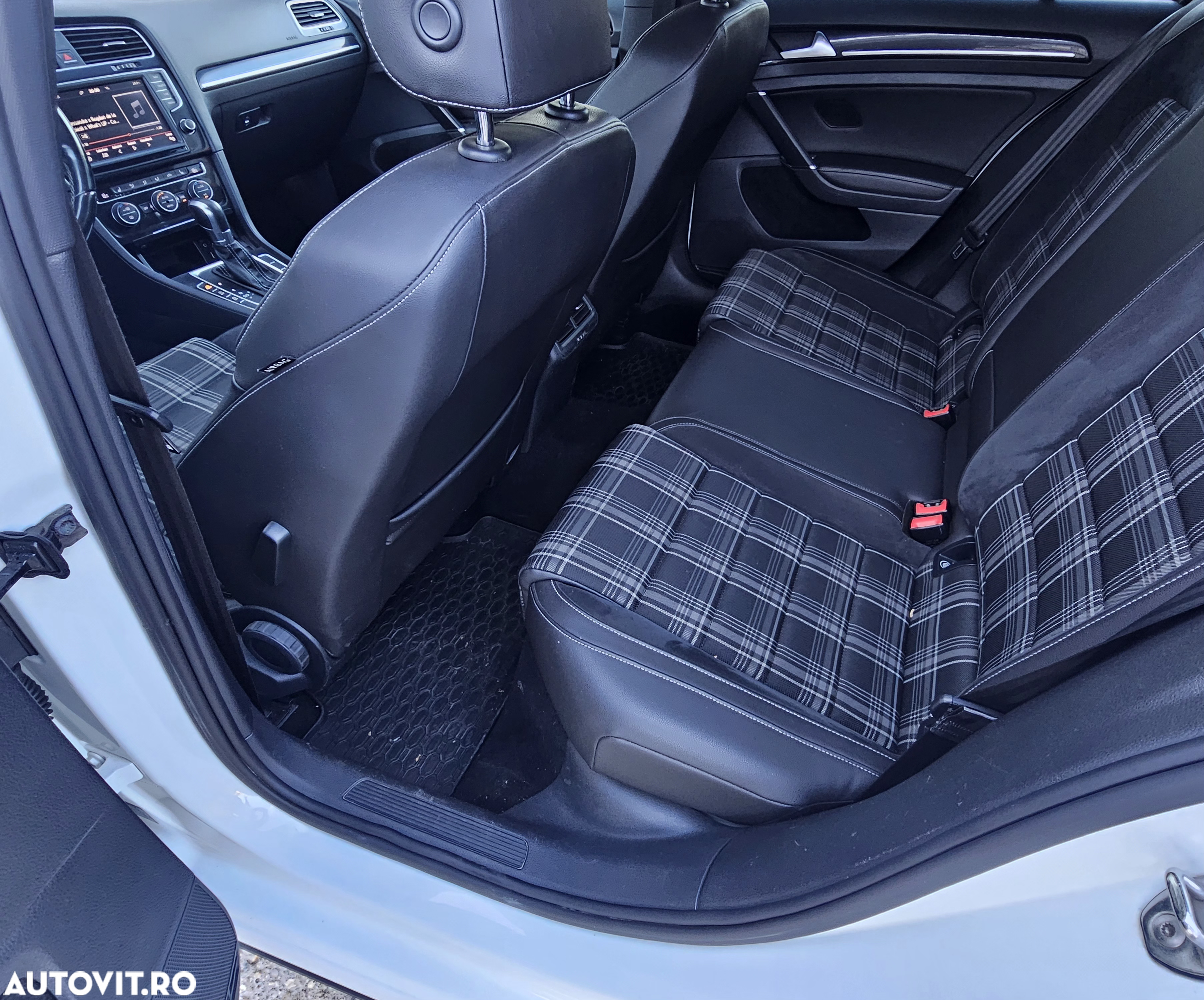 Volkswagen Golf 2.0 TDI DSG GTD - 11