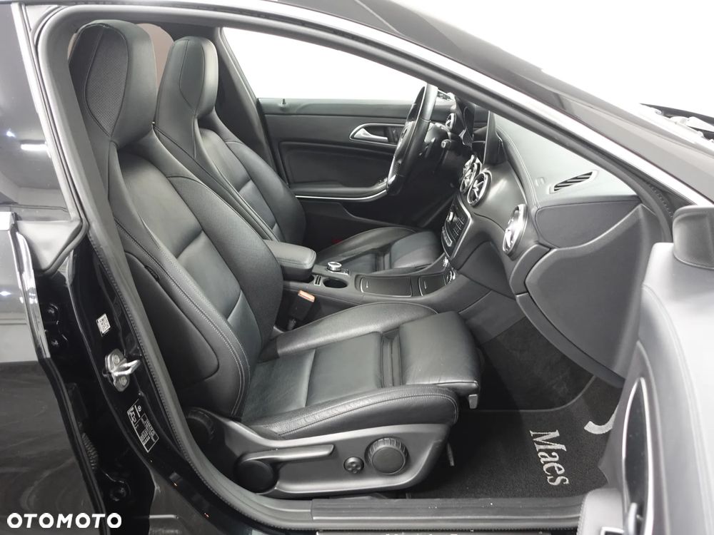 Mercedes-Benz CLA 180 7G-DCT - 26