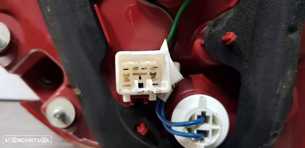 FAROLIM TRASEIRO ESQUERDO INTERIOR KIA CARENS IV 2017 -92403A4500 - 3