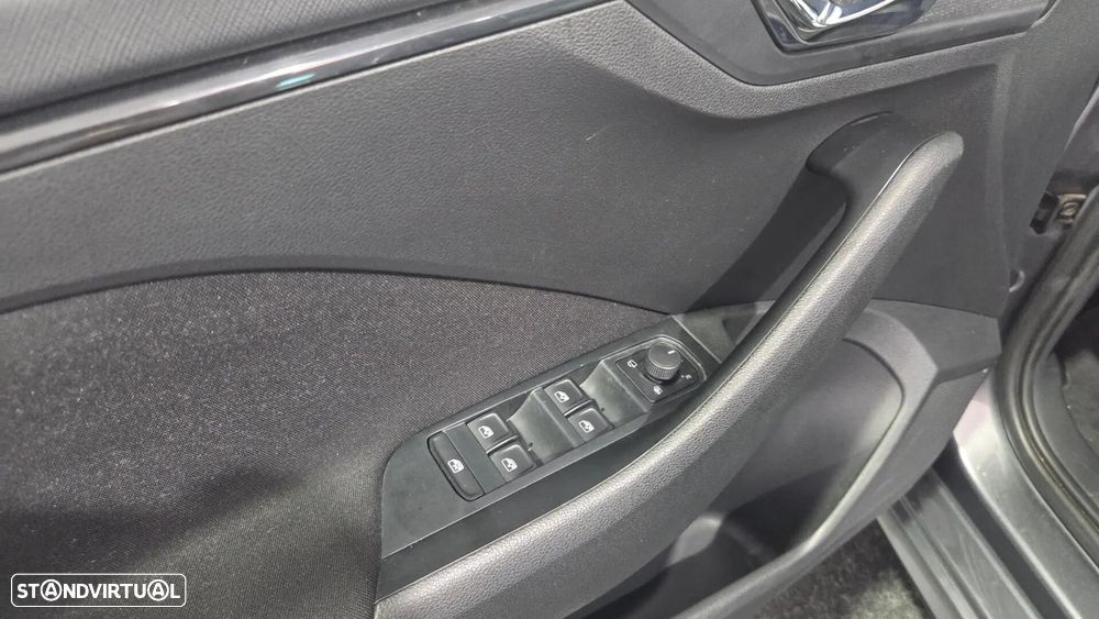Skoda Kamiq 1.0 TSI Selection DSG - 35