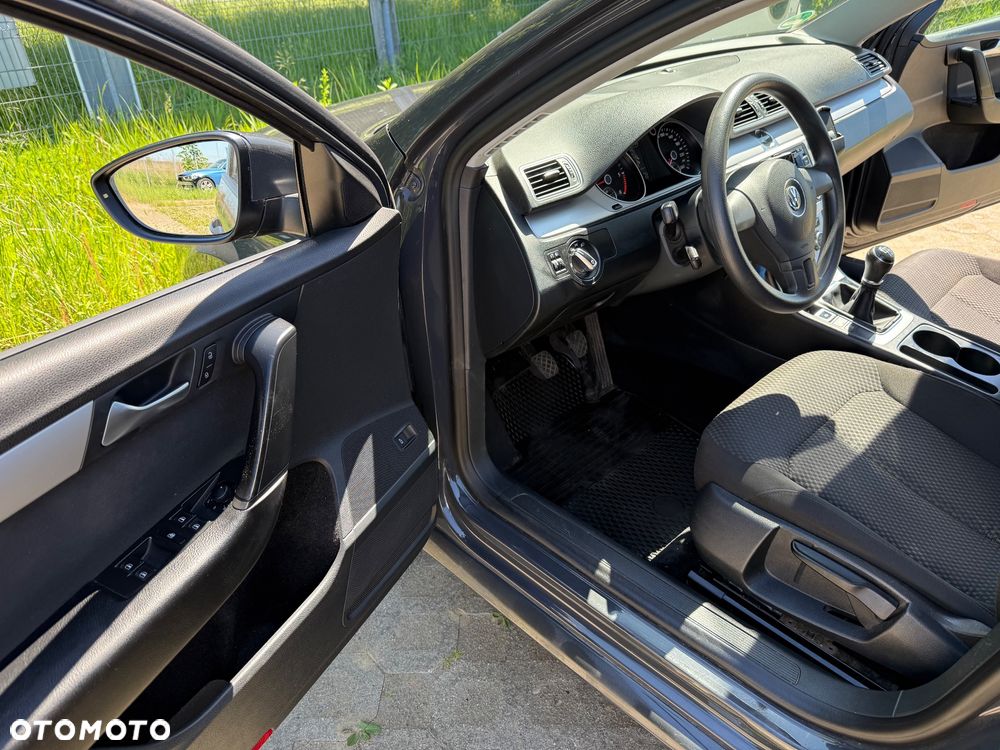 Volkswagen Passat 2.0 TDI BlueMotion Technology Comfortline - 13