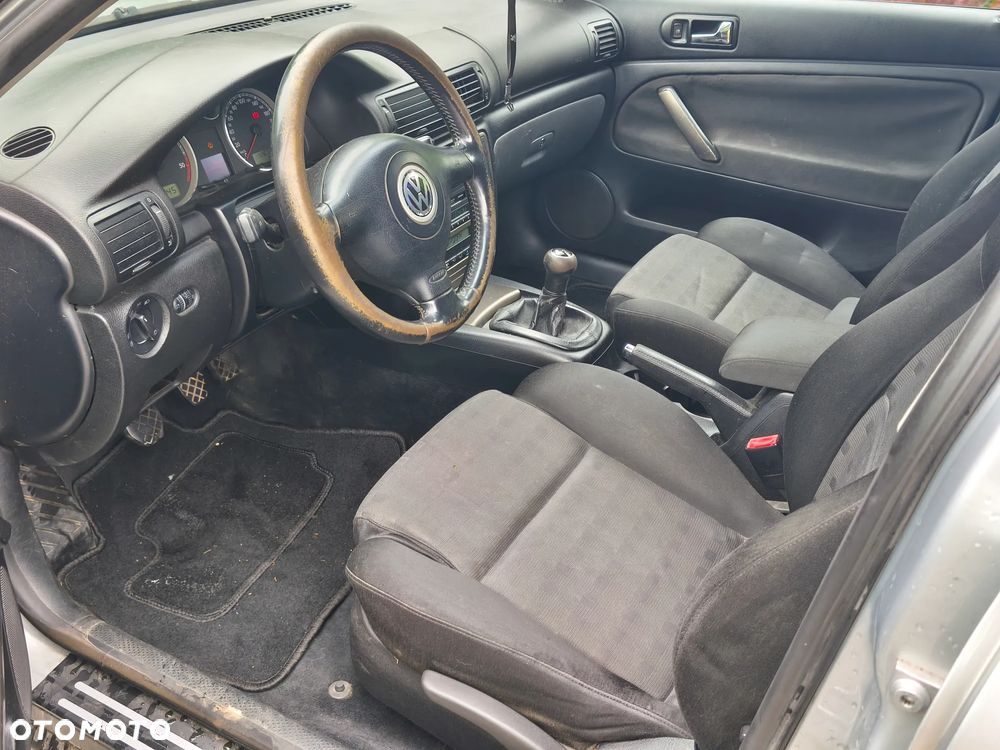 Volkswagen Passat 1.9 TDI Highline - 13