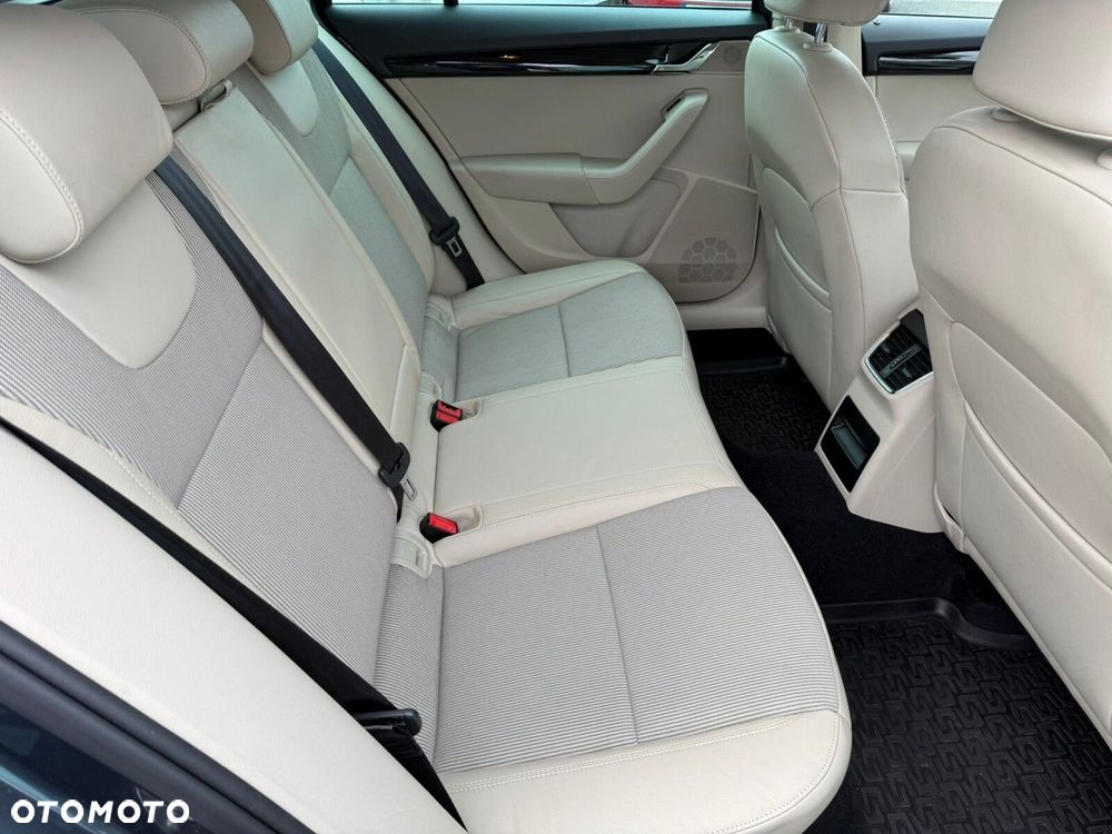 Skoda Octavia 2.0 TDI Style DSG - 24