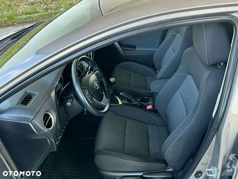 Toyota Auris - 10