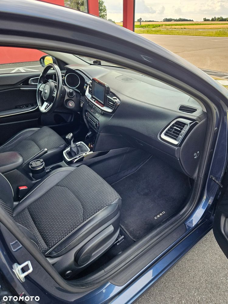 Kia Ceed 1.4 L - 10