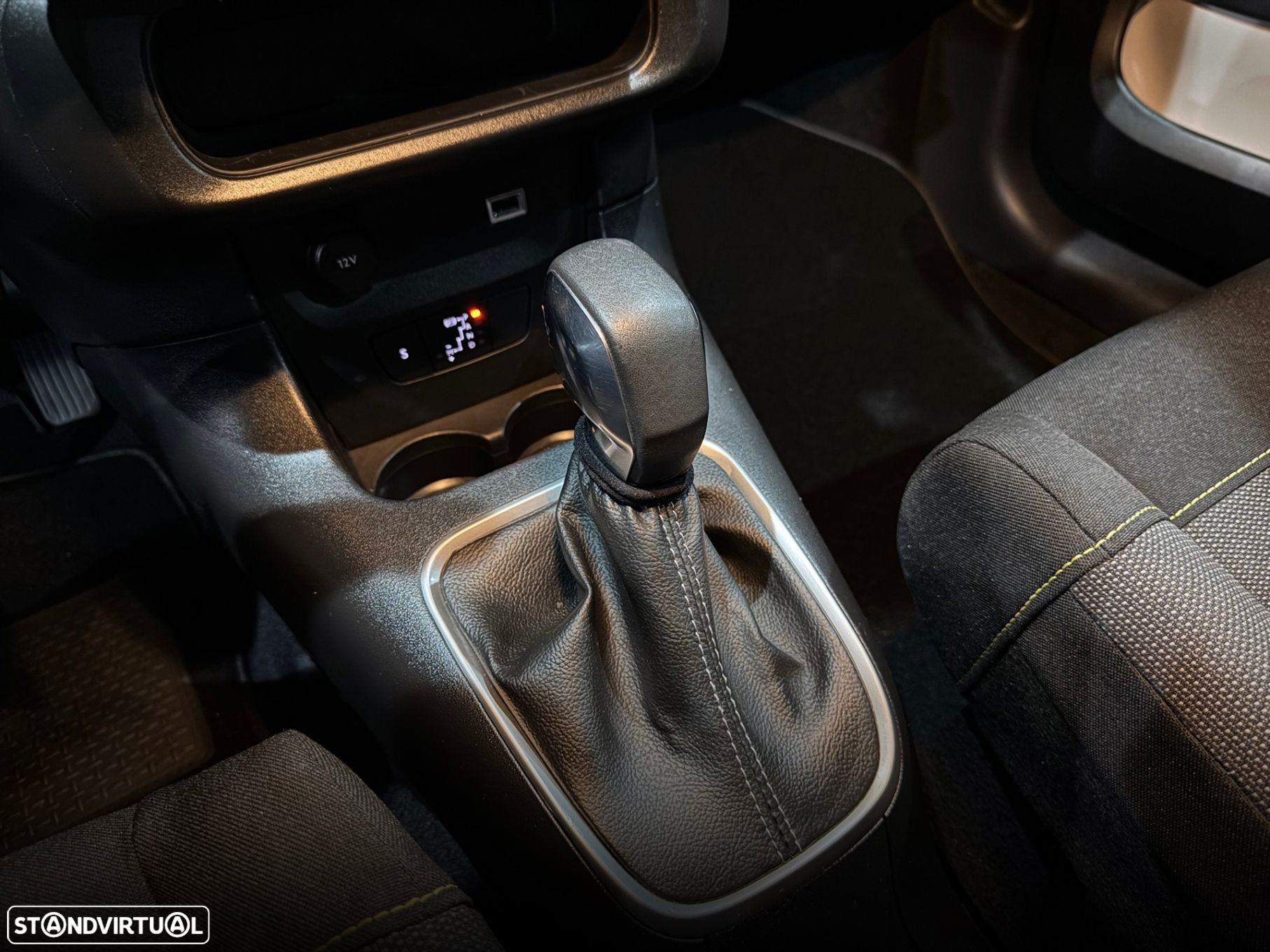 Citroën C3 1.2 PureTech Shine EAT6 - 16