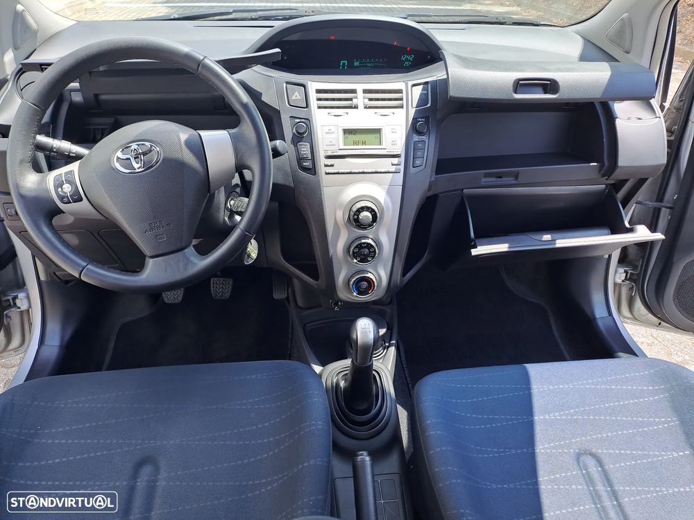 Toyota Yaris 1.0 VVT-i - 12