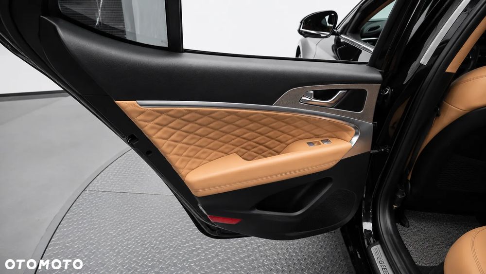 Genesis G70 2.0T Plus AWD 8AT Luxury - 28