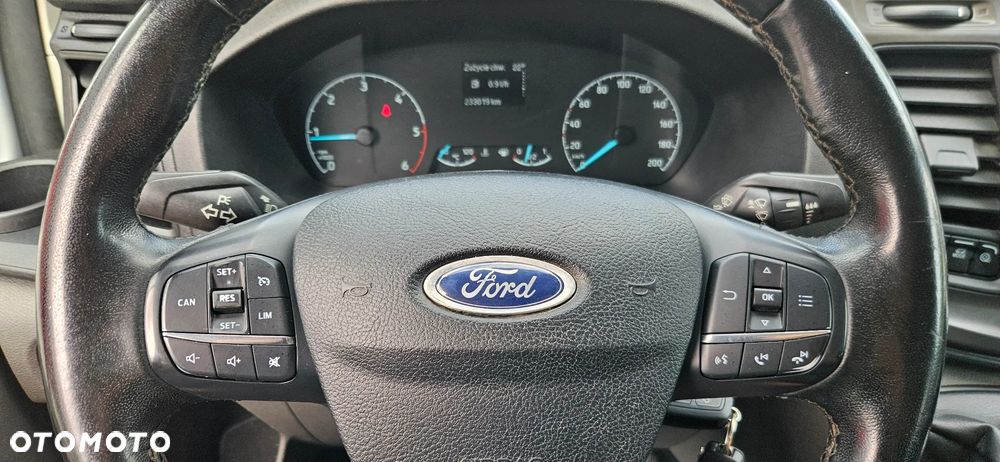 Ford Custom - 17