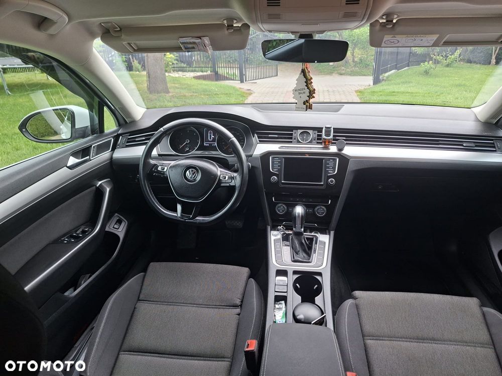 Volkswagen Passat - 4