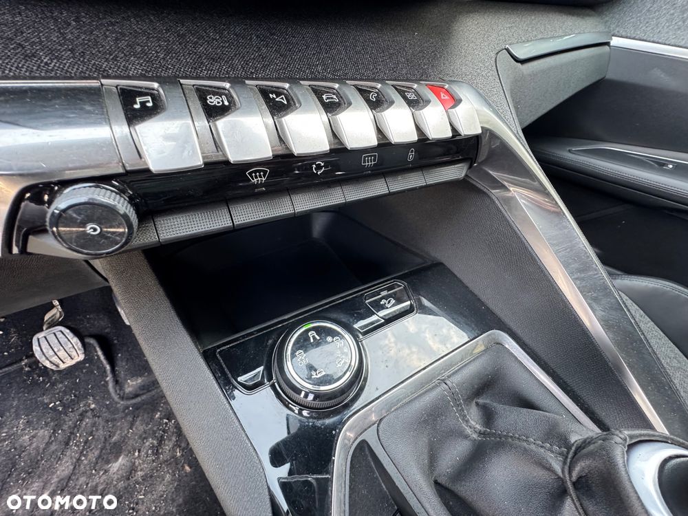 Peugeot 3008 PureTech 130 Stop & Start GPF Allure - 13