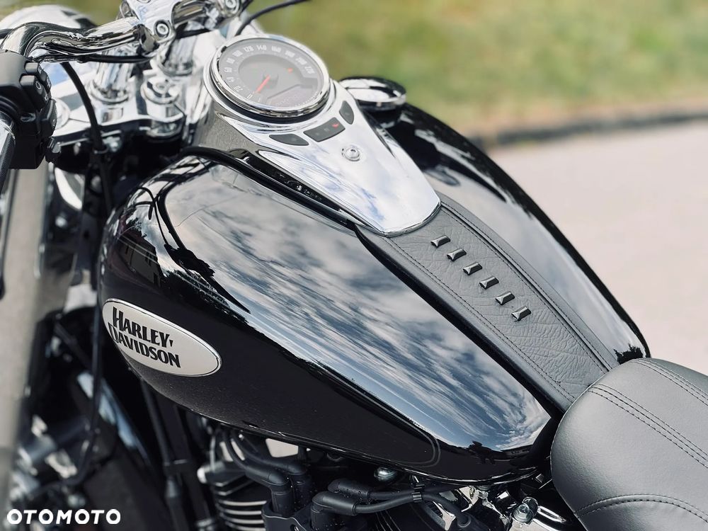 Harley-Davidson Softail Heritage Classic - 22