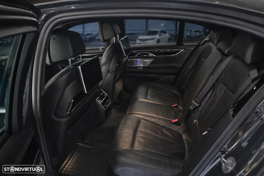 BMW 740 d xDrive Pack M Auto - 11