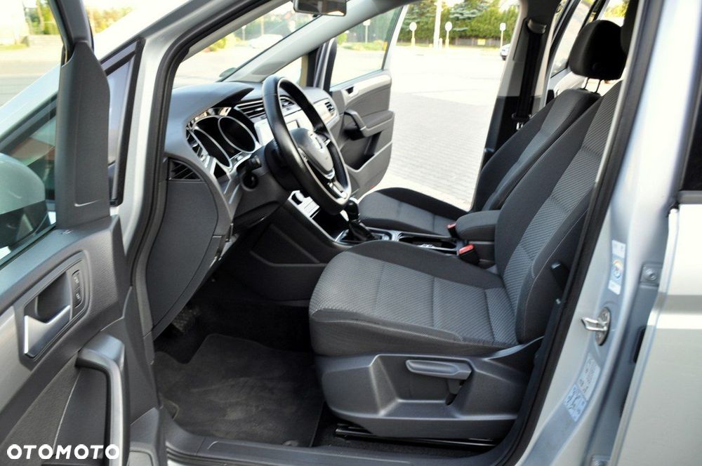 Volkswagen Touran - 22