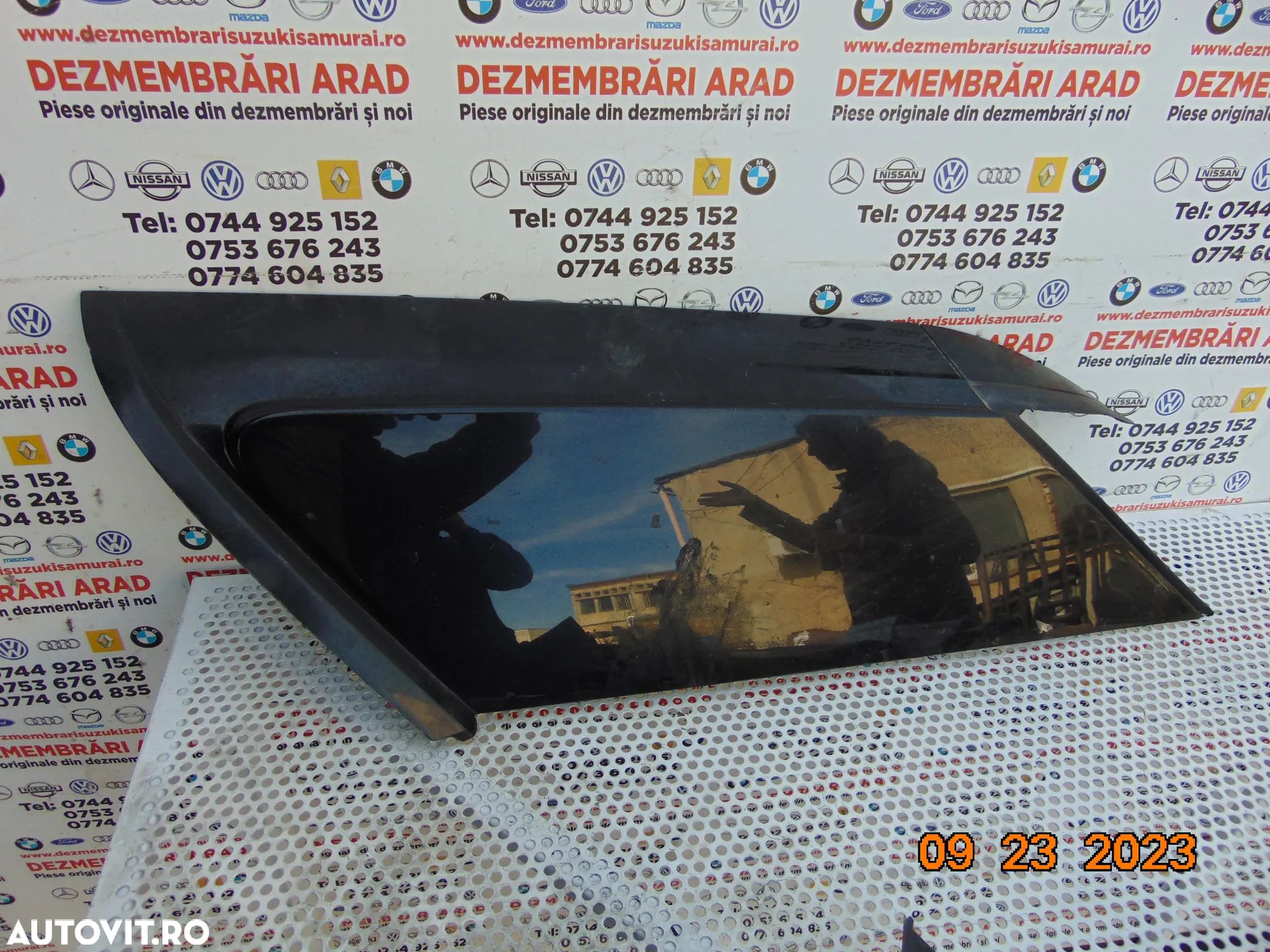 ornament geam dreapta spate range rover sport l494 an 2013-2022 trim spate dreapta - 1