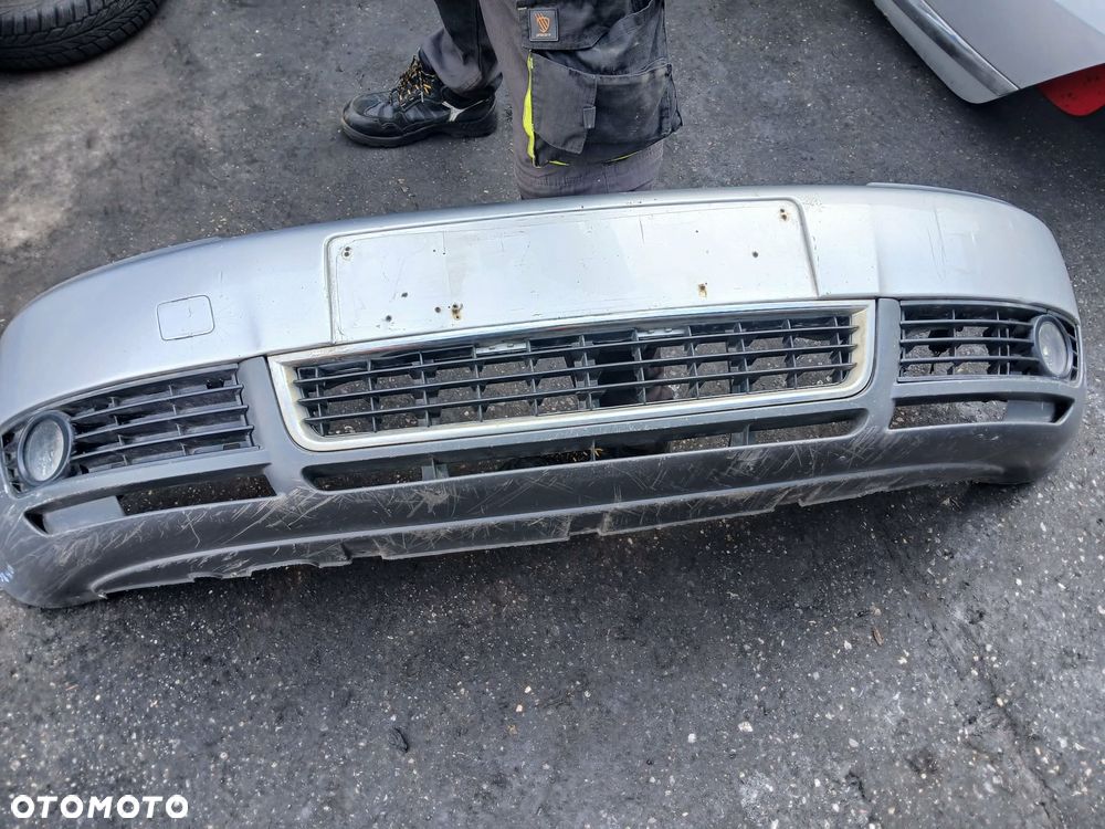 Audi A4 B6 Zderzak przedni - 1