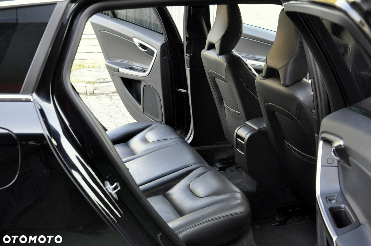 Volvo V60 D4 Drive-E Momentum - 36