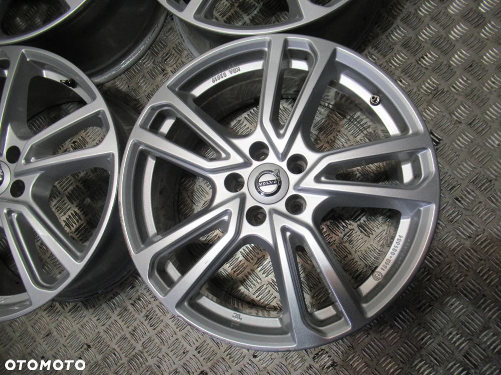 Felgi Volvo S60 S90 V40 V60 V70 V90 XC40 XC60 XC90 8Jx18 et42 5x108 - 4