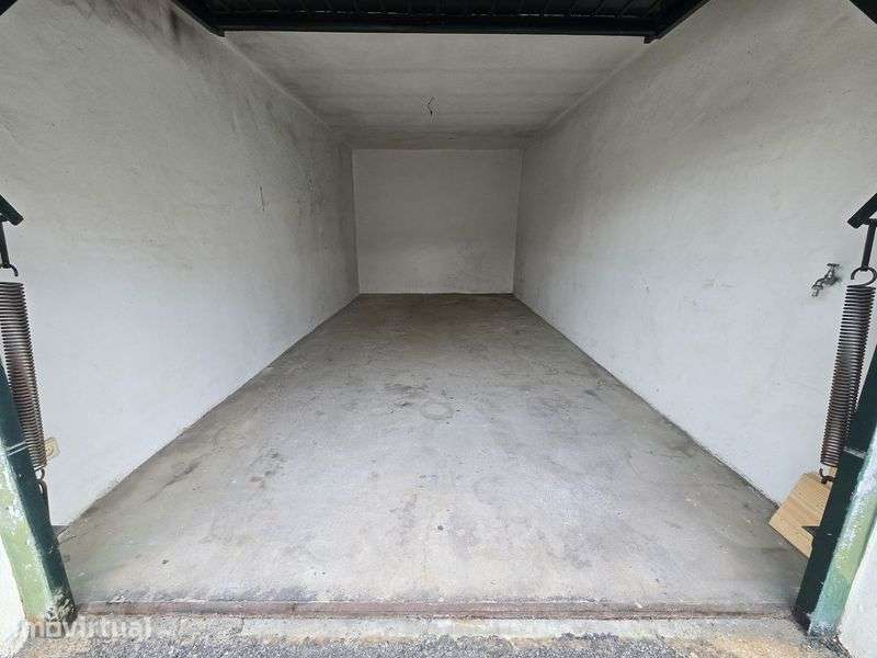 Arrenda-se Garagem - Coimbra - Rua Fernando Namora - Grande imagem: 2/4