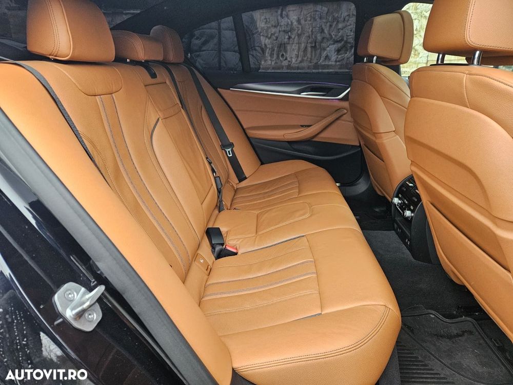 BMW Seria 5 530i xDrive AT MHEV - 14