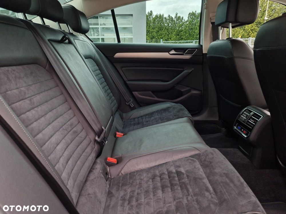 Volkswagen Passat 2.0 TDI SCR Highline - 17