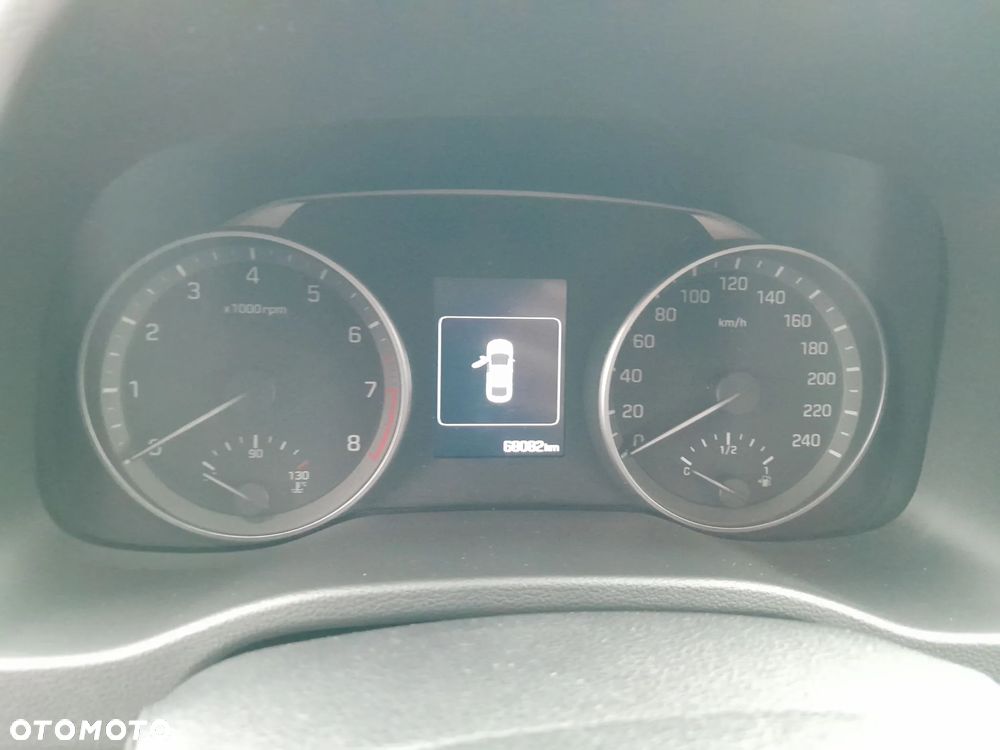 Hyundai Elantra 1.6 Comfort - 14