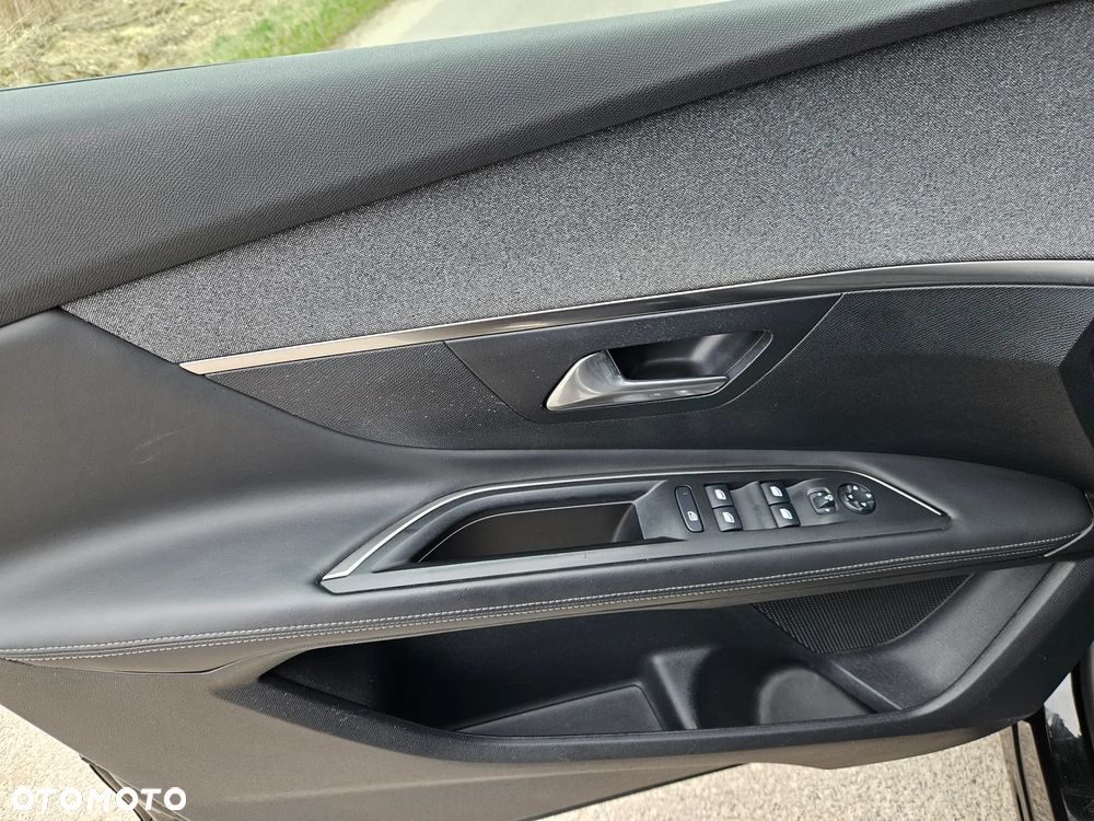 Peugeot 3008 PureTech 130 Stop & Start GPF Allure - 23